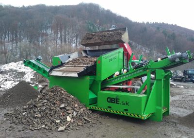Criba vibratoria semimóvil con dos cintas transportadoras DB-80 Skodas - equipos para la producción de hormigón