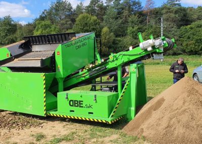 Criba vibratoria semimóvil con dos cintas transportadoras DB-80 Skodas - equipos para la producción de hormigón